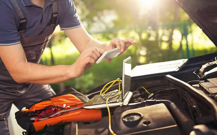 ميكانيكي متنقل في مكة