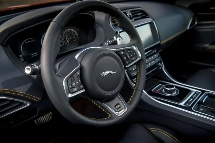 ورشة جاكوار في جدة