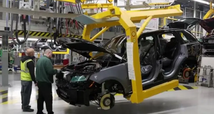 ورشة جاكوار في مكة