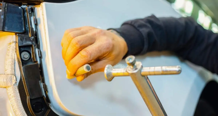 ورشة سمكرة ورش بوية السيارات الصينية في الخبر