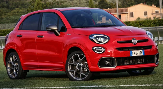 ورشة ميكانيكي فيات في المدينة